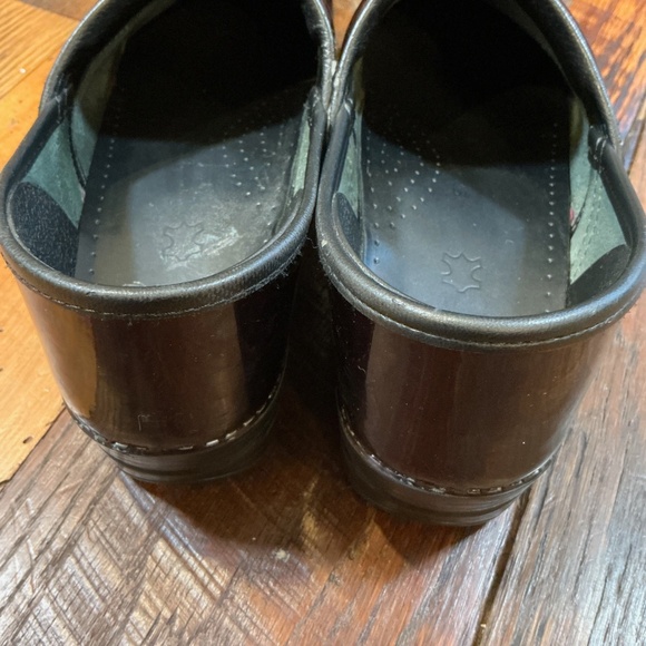 Dansko Cordovan Professional Patent Leather Clogs Burgundy  Size 41 - Picture 7 of 8